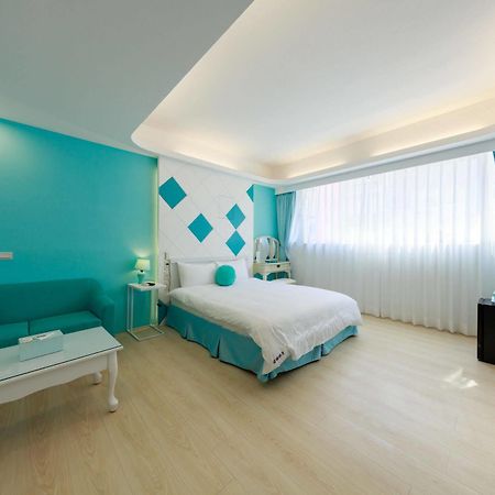 Welcome The Sun Enjoy The Moon Kaohsiung Exterior photo