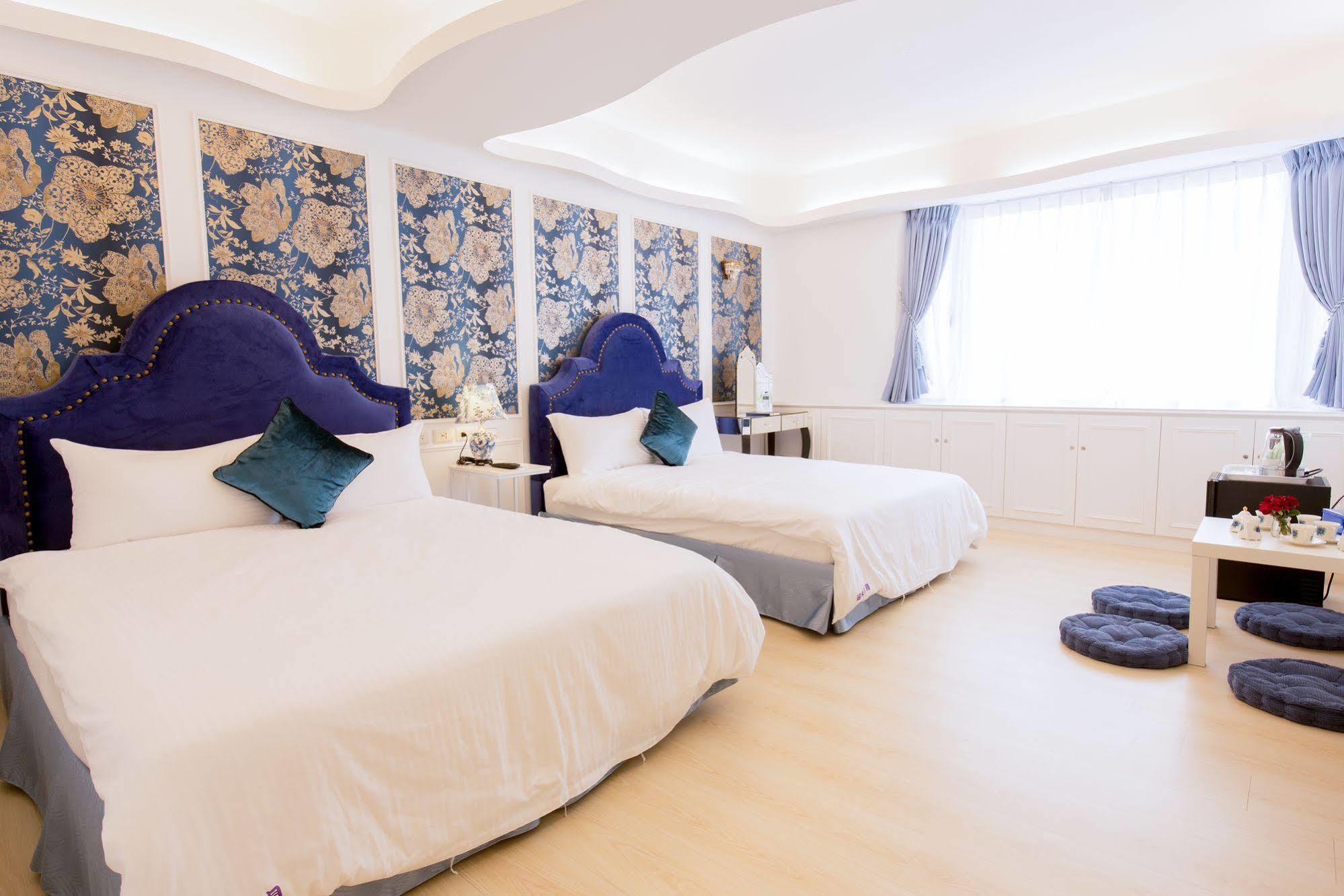 Welcome The Sun Enjoy The Moon Kaohsiung Exterior photo